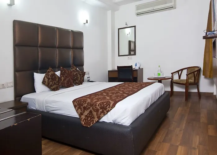 Oyo Premium Jasola Apollo