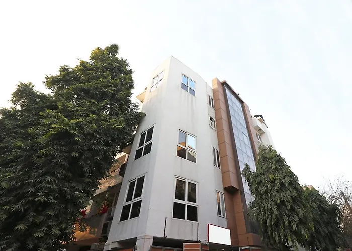 Oyo 9536 Bee For Home Stay