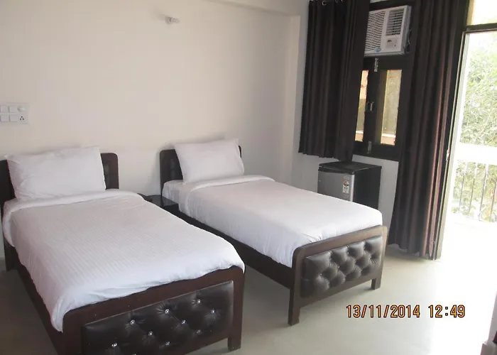 OYO 28126 Charanpahari Hotel