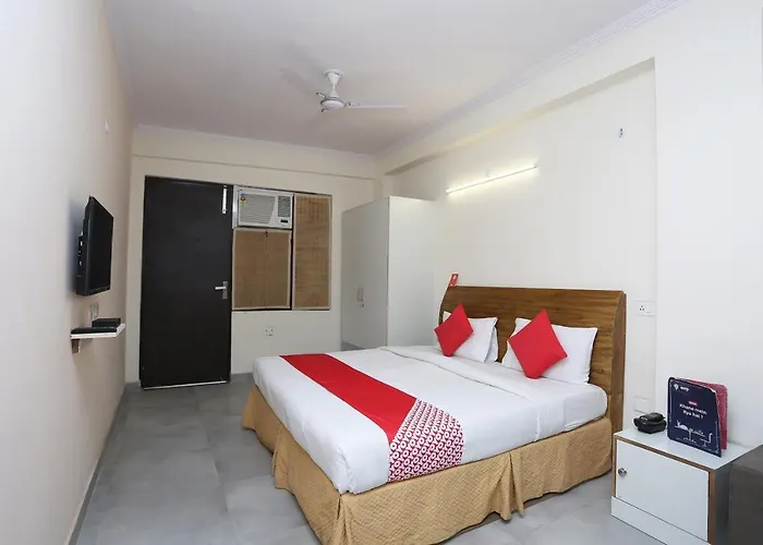 Oyo 28670 Hotel Dev Palace