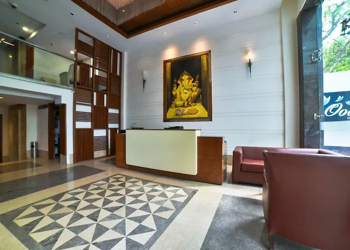 Hotel Mint Oodles 2 Mins To Nehru Enclave Metro