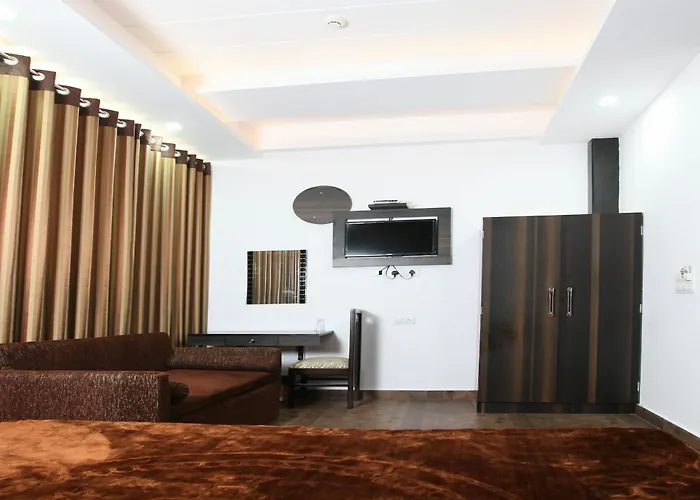 Oyo 5385 Paschim Vihar