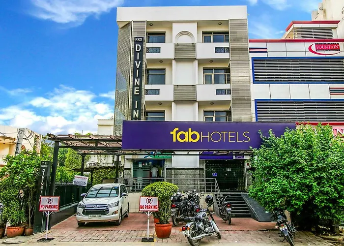 Fabhotel Divine Inn