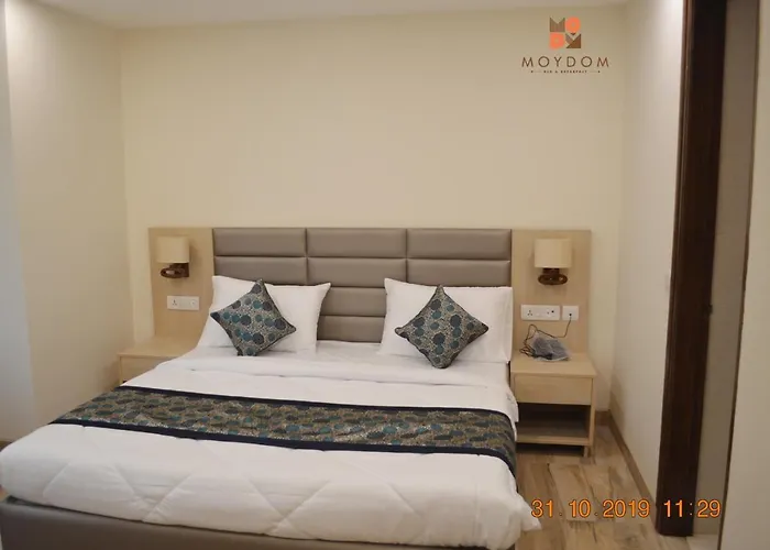 Moydom Private Ensuite With Shared Balcony & Kitchen