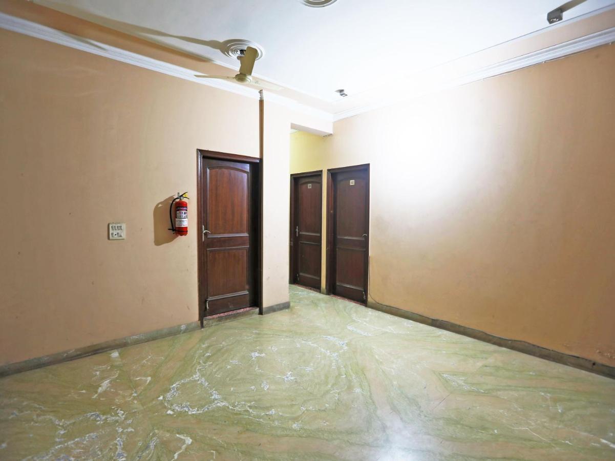 Hotel Oyo 73841 Amrit Residency New Delhi