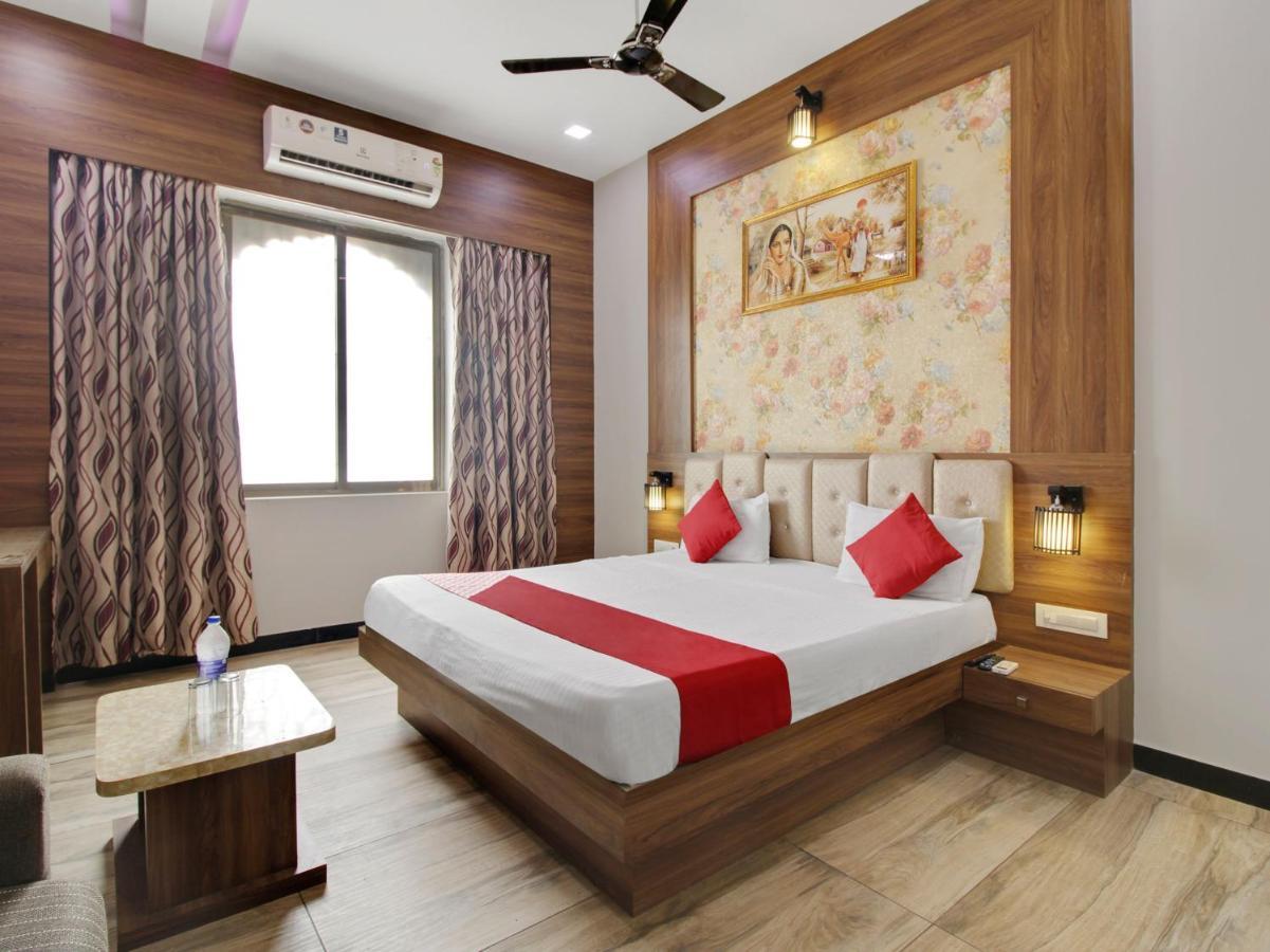 Hotel Oyo 73841 Amrit Residency New Delhi