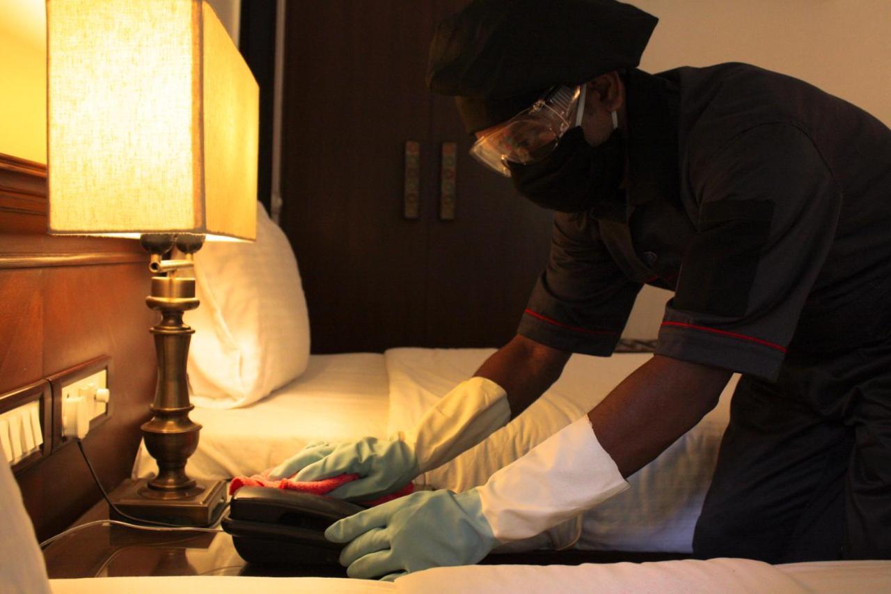 Hotel Home@f37 Kailash Colony Metro
