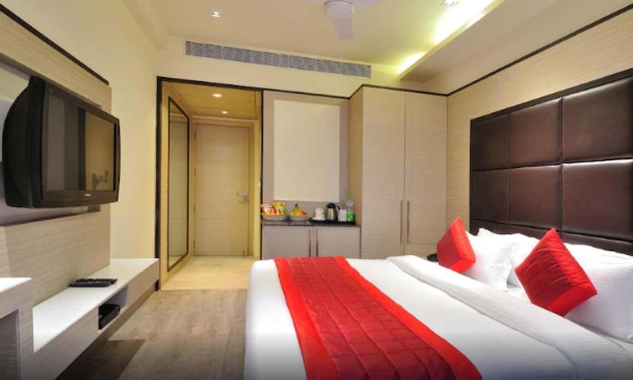 Hotel Royal Grand - Opposite Axis Bank East Patel Nagar 3*