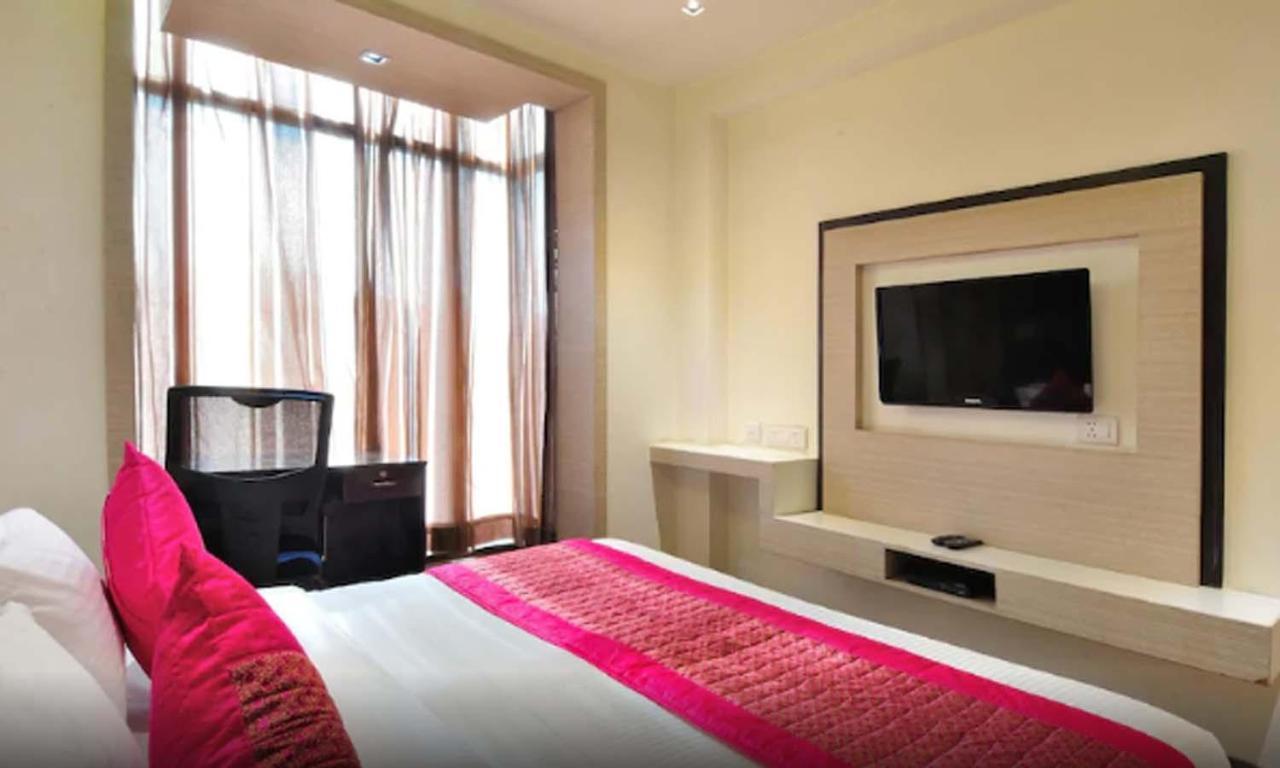 Hotel Royal Grand - Opposite Axis Bank East Patel Nagar 3*