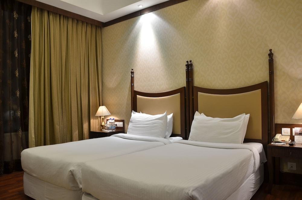 Country & By Radisson, Delhi Satbari Resort