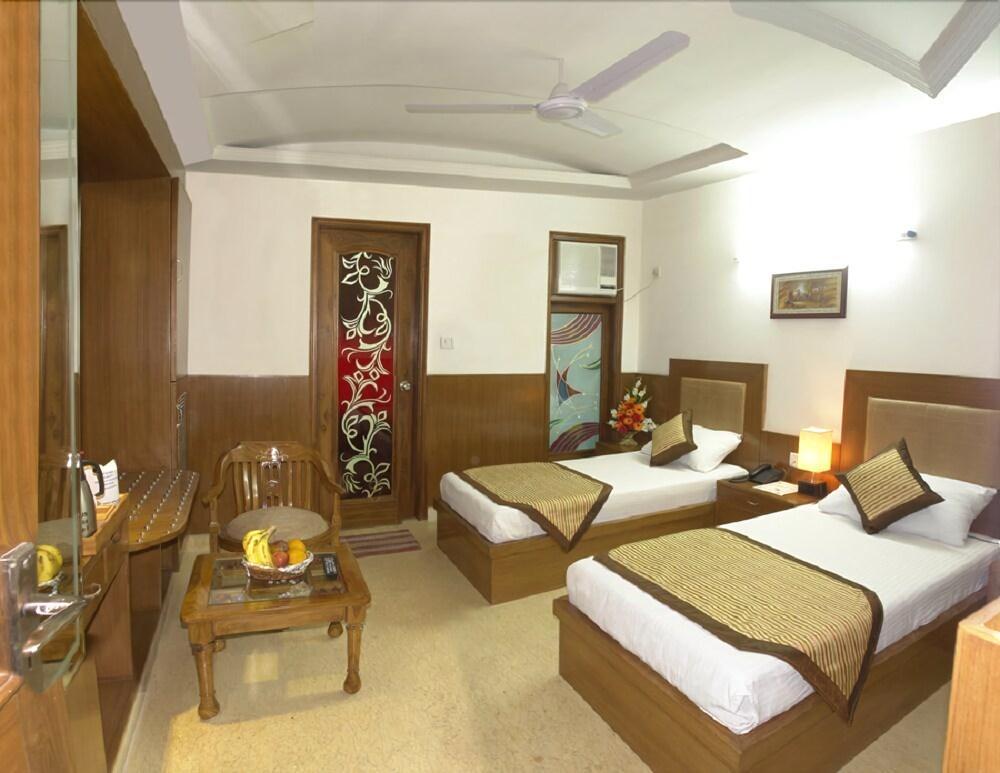 Apra Deluxe New Delhi