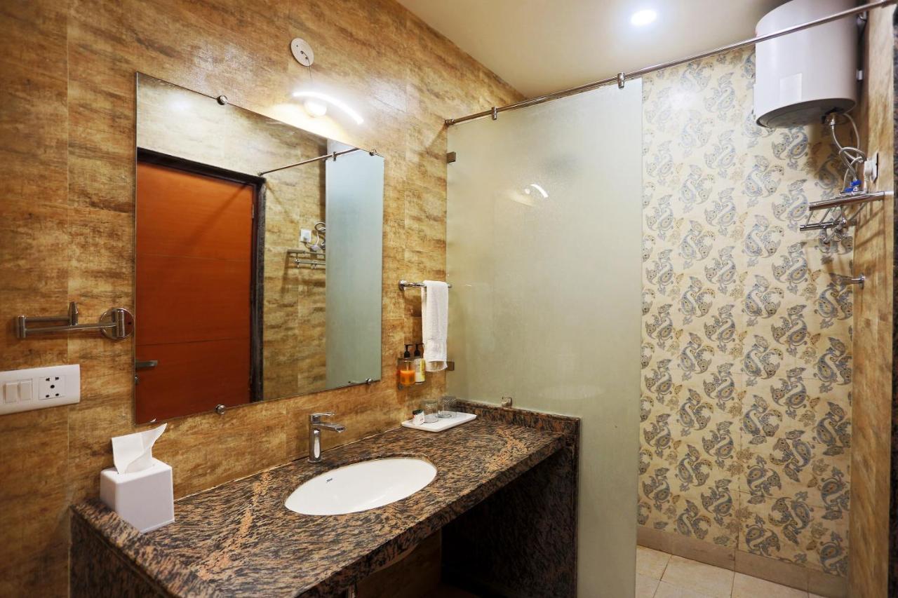 Hotel Capital O Green Palms Near Jhilmil Metro Station Nova Deli