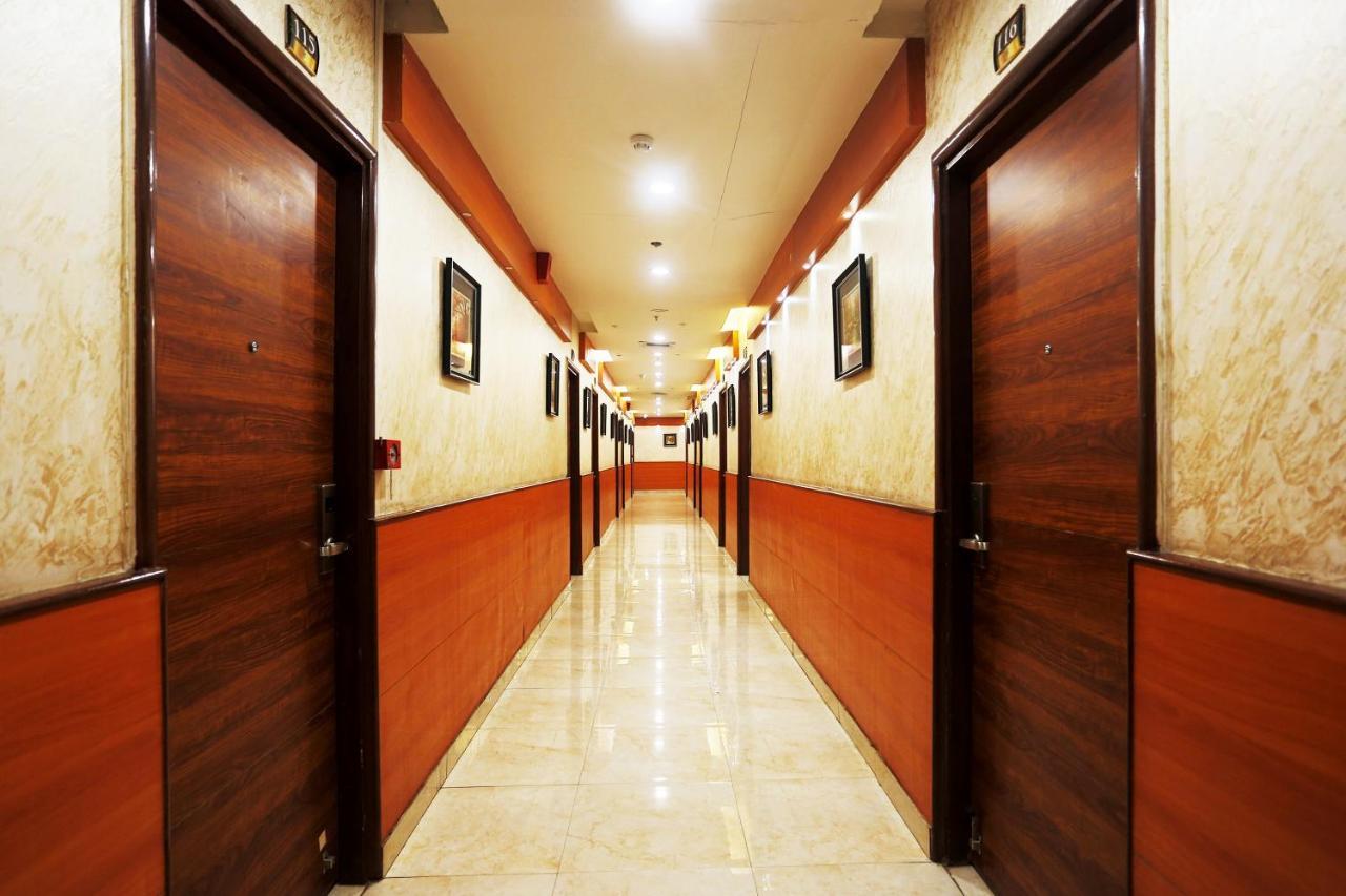 Hotel Capital O Green Palms Near Jhilmil Metro Station