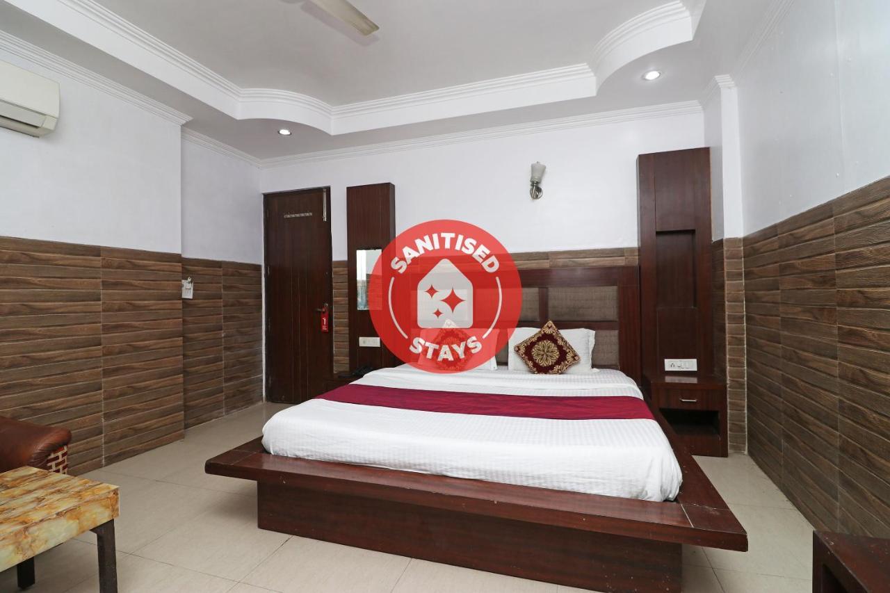 Hotel Oyo 6188 Rossette New Delhi