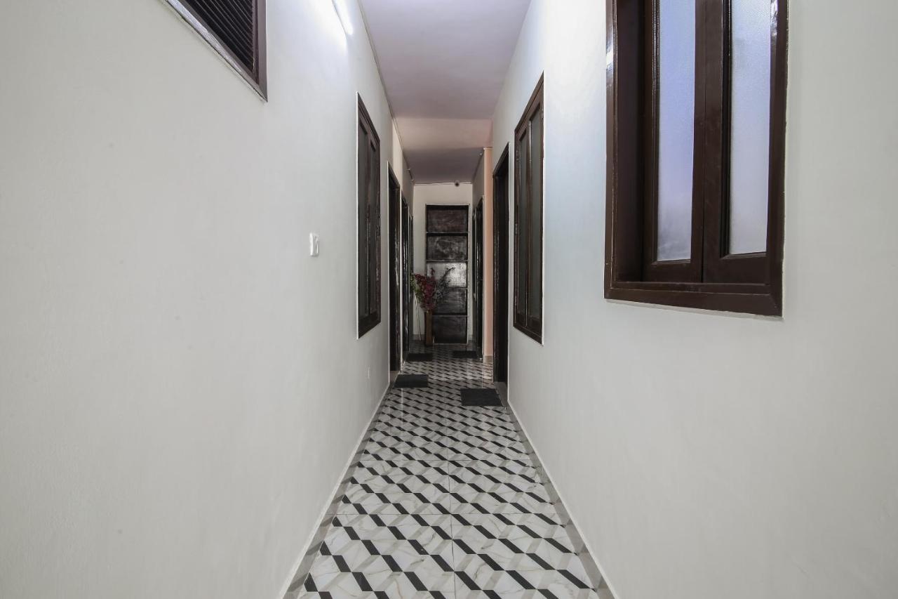 Oyo 15668 Heaven Hotel 3*