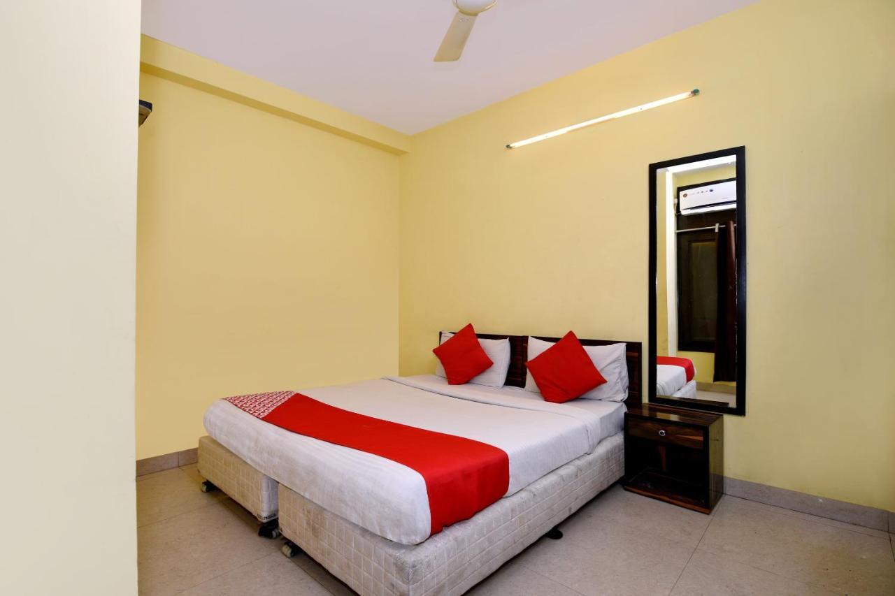 Oyo 4930 Em Residency Hotel Nova Deli