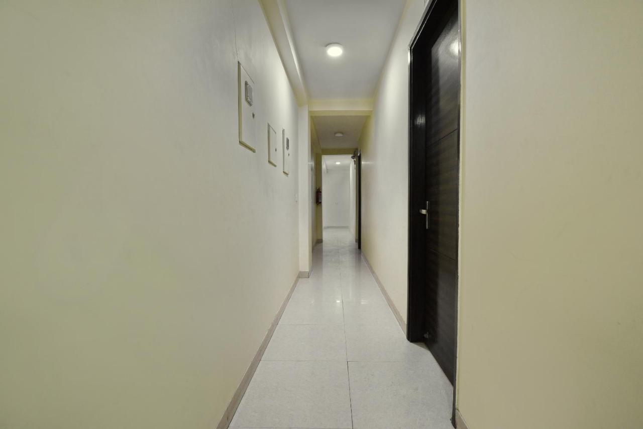 Oyo 4930 Em Residency