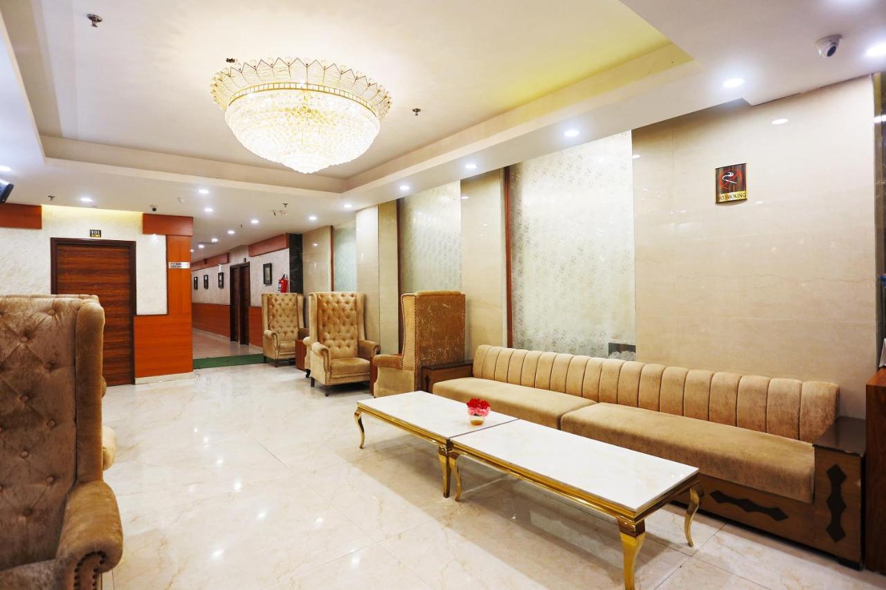 Hotel Capital O Green Palms Near Jhilmil Metro Station