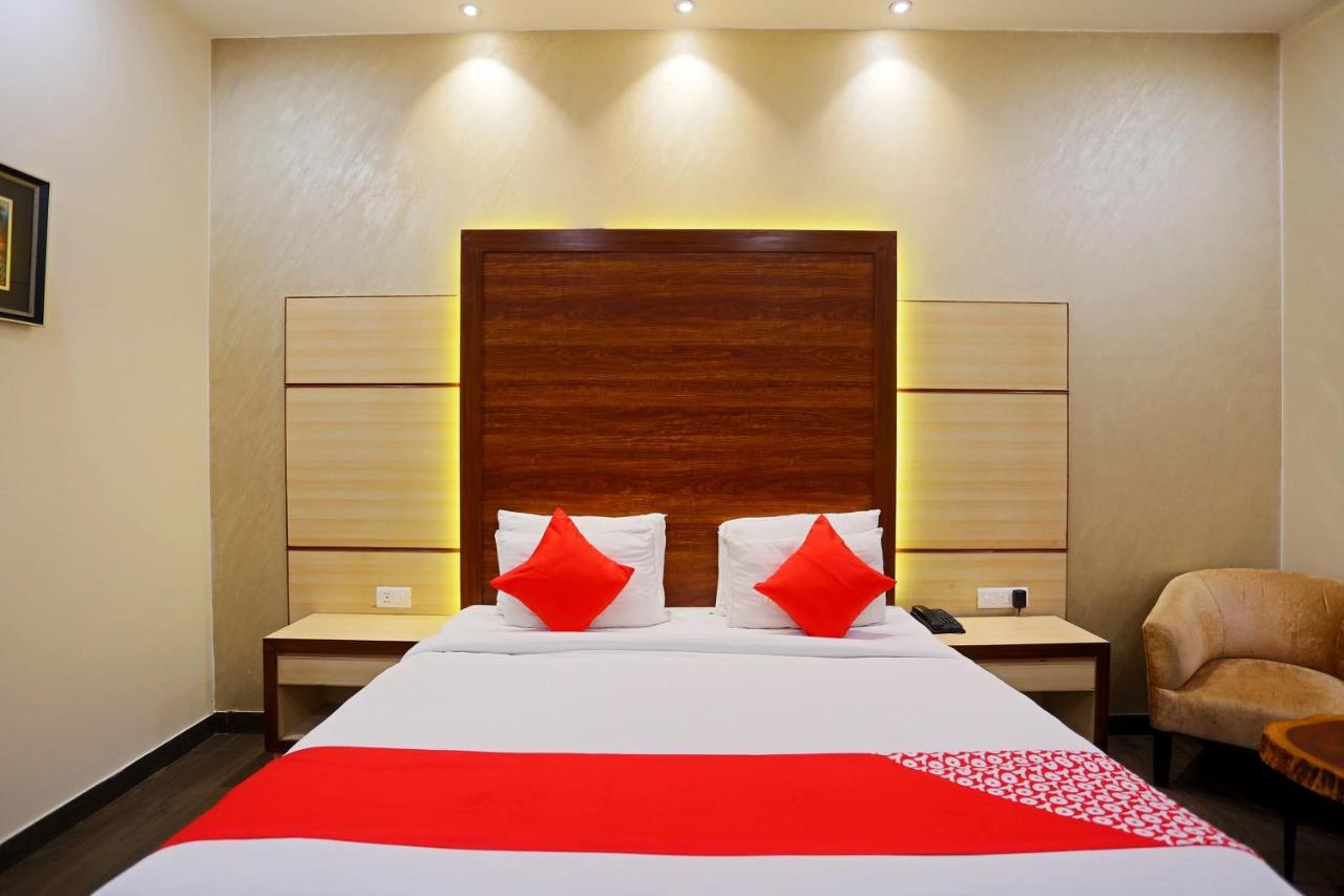 Hotel Capital O Green Palms Near Jhilmil Metro Station 3*
