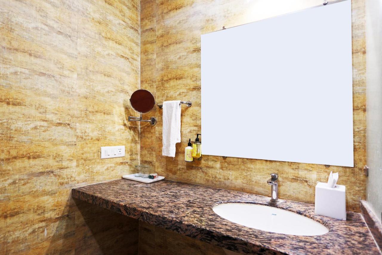Capital O Green Palms Near Jhilmil Metro Station 3*