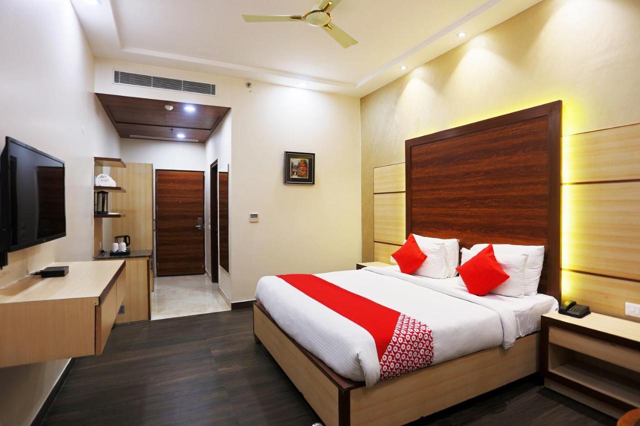 Capital O Green Palms Near Jhilmil Metro Station Hotel 3*