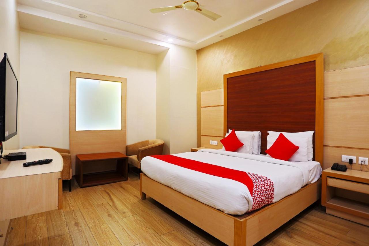 Hotel Capital O Green Palms Near Jhilmil Metro Station 3*