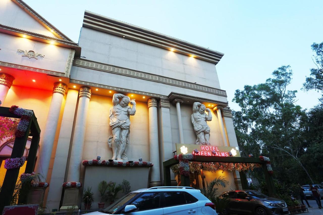 Capital O Green Palms Near Jhilmil Metro Station Hotel