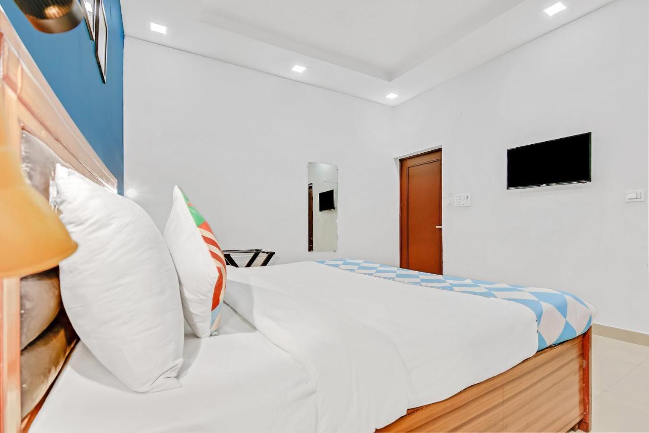 Oyo 64106 Comfortable Guest house New Delhi
