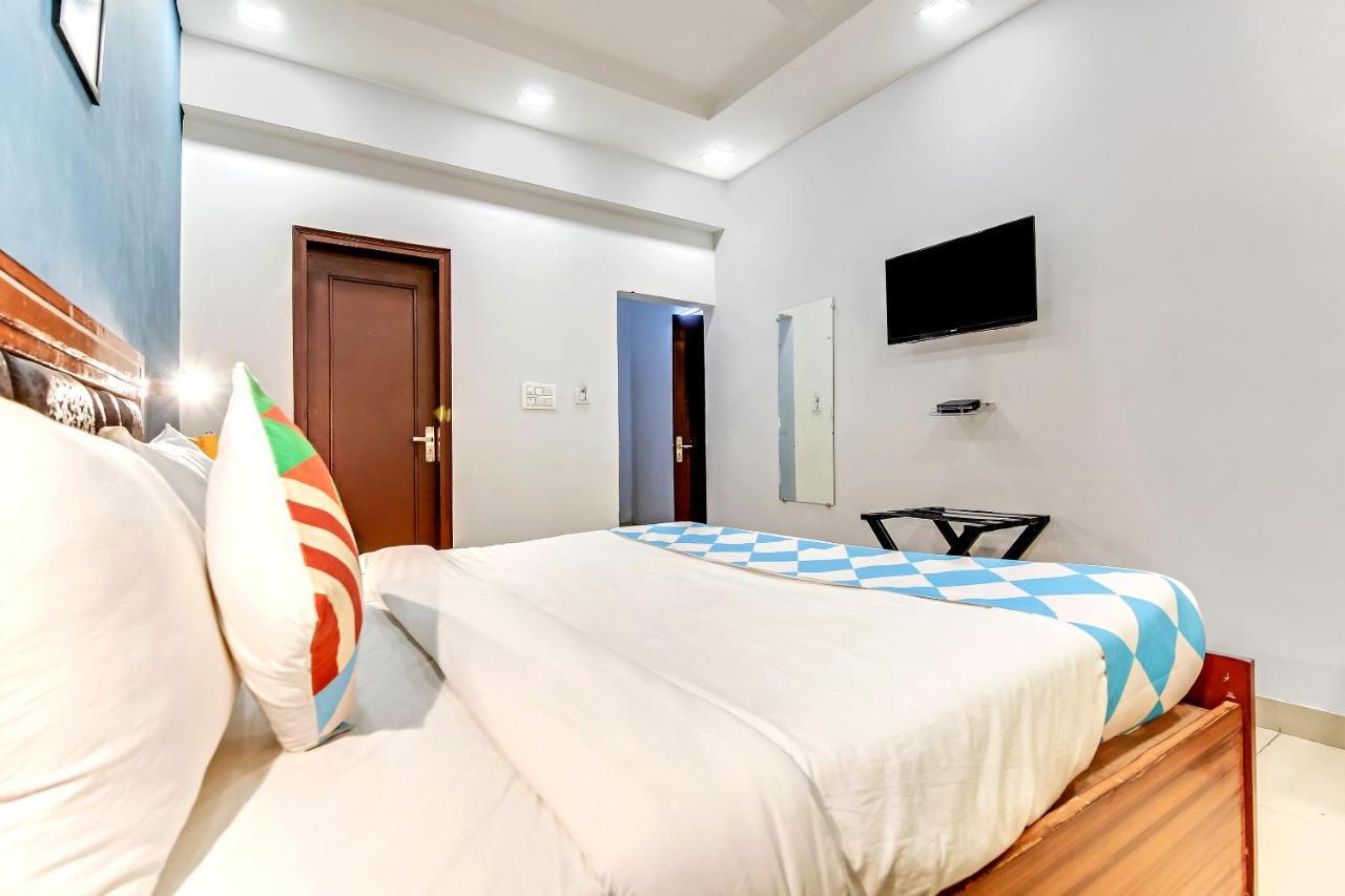 Oyo 64106 Comfortable New Delhi