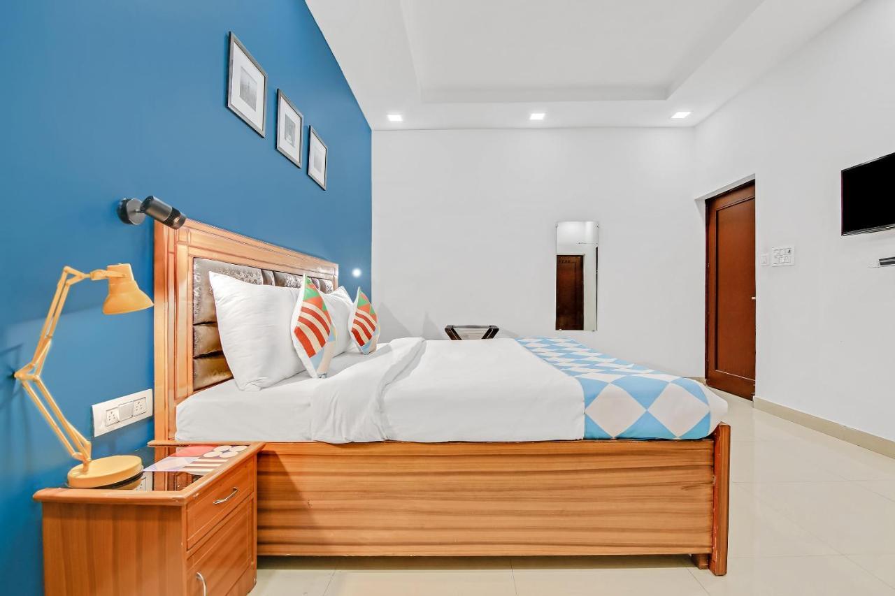 Oyo 64106 Comfortable Guest house New Delhi