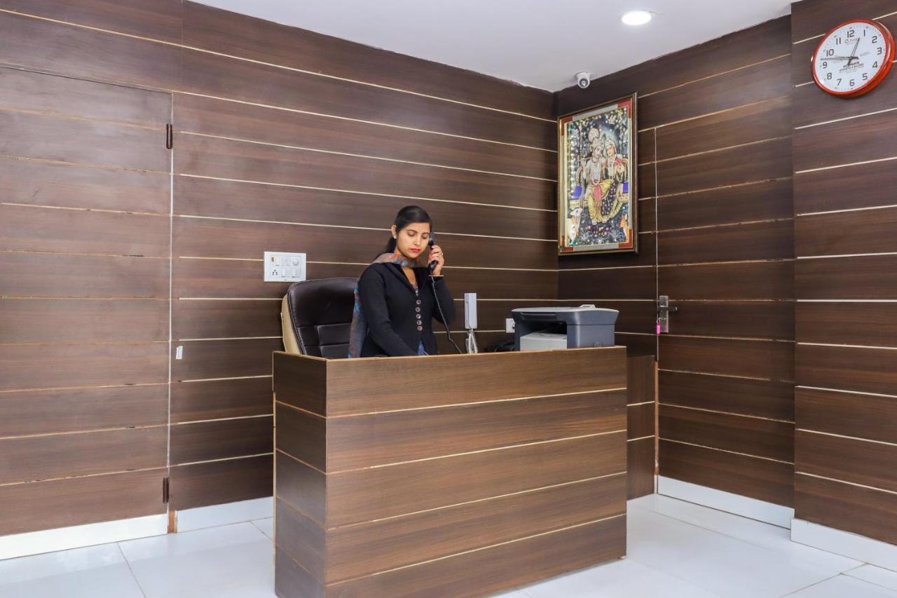 Hotel Oyo 26995 Sg Palace New Delhi