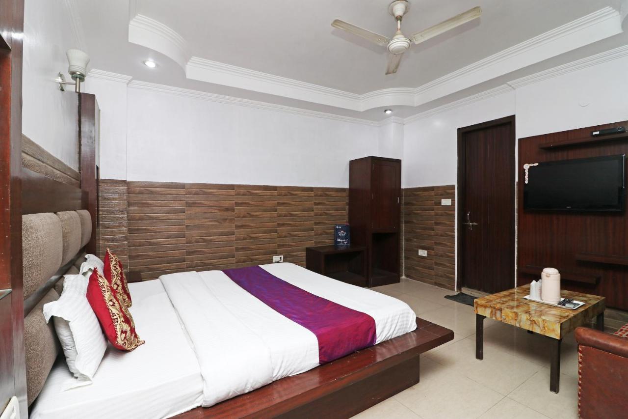 Hotel Oyo 6188 Rossette New Delhi