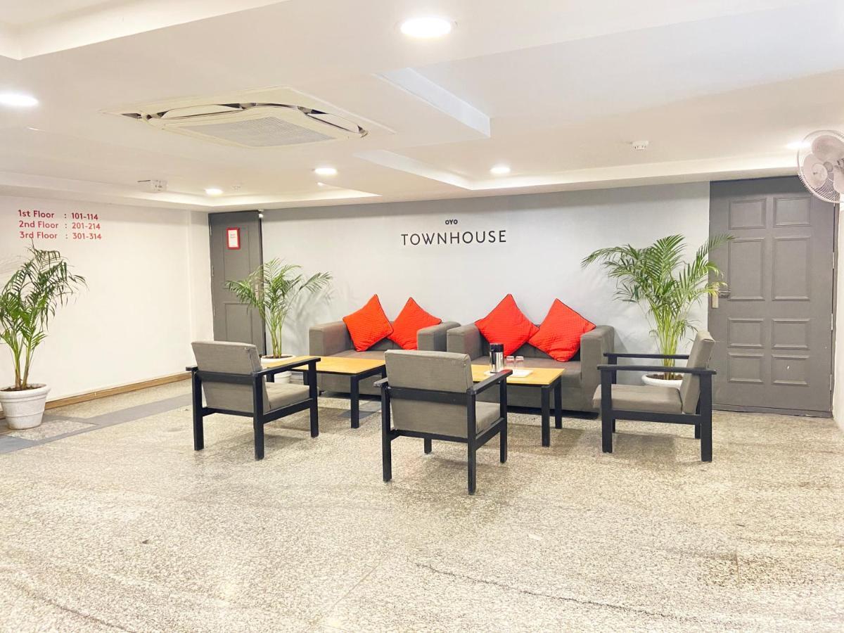 Golden Saffron By Qotel-punjabi Bagh Hotel