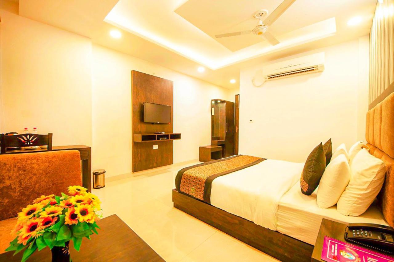 Grand Belwood Near Delhi Airport 3*