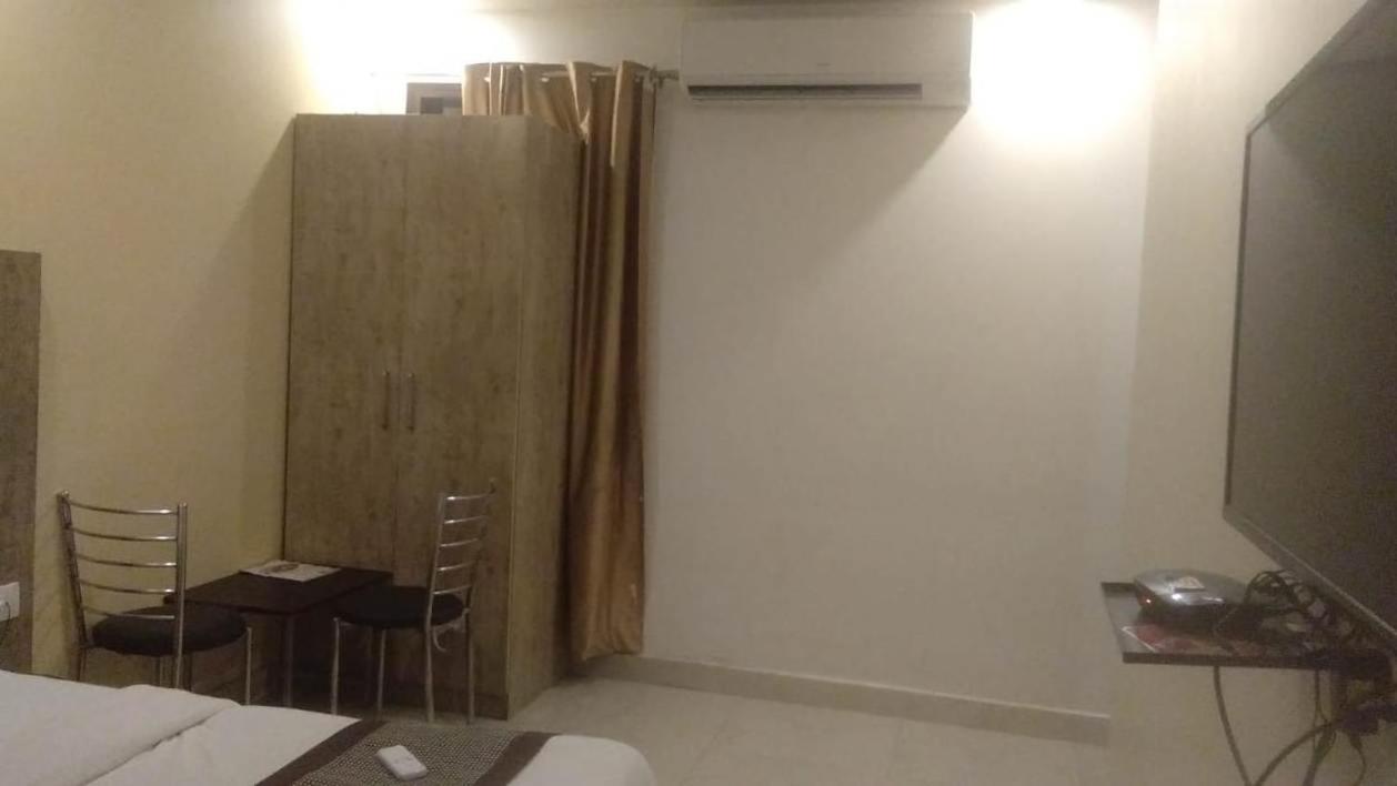 Broadway Hotel New Delhi