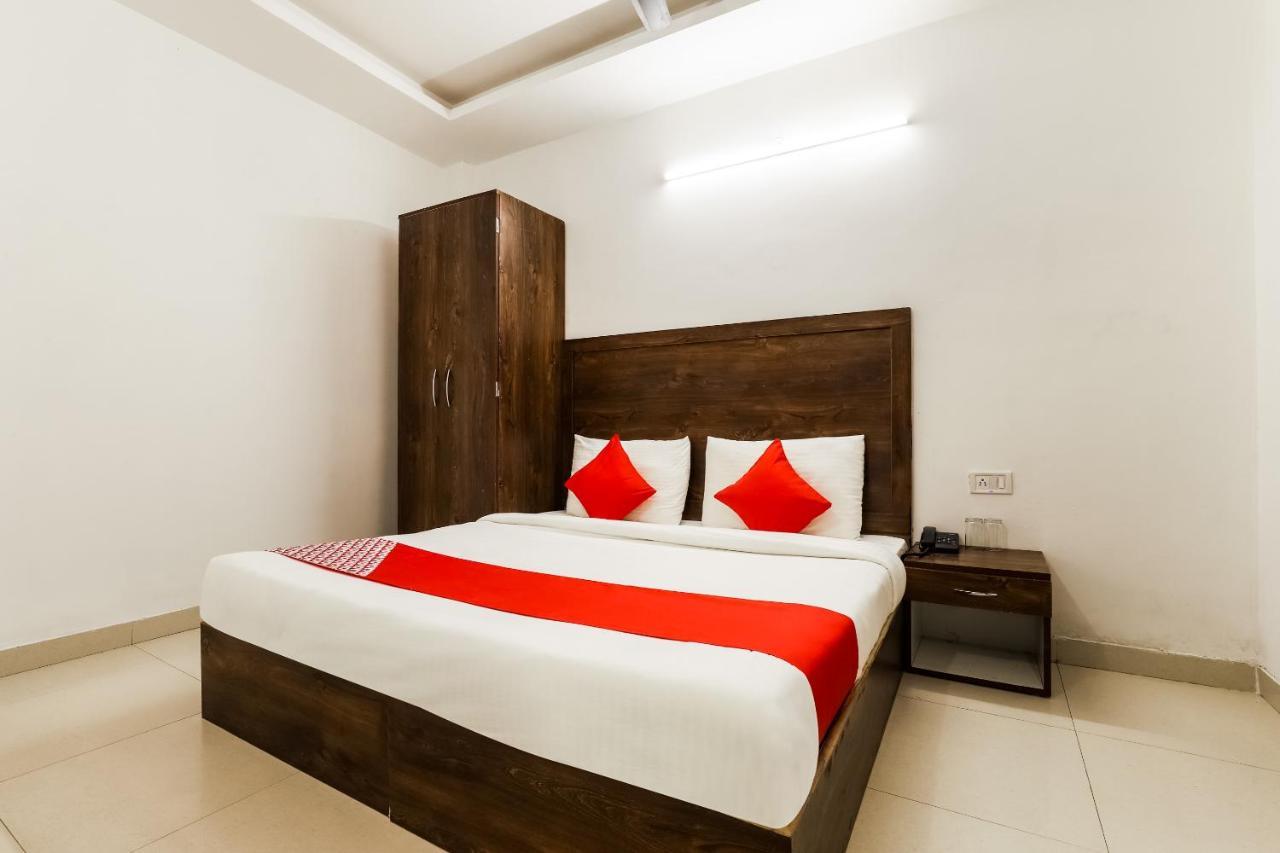 Hotel Oyo Flagship 76030 Ashok Park Metro