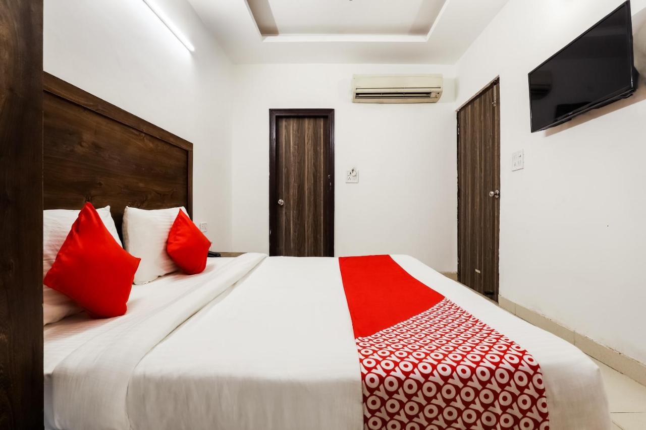 Hotel Oyo Flagship 76030 Ashok Park Metro 3*