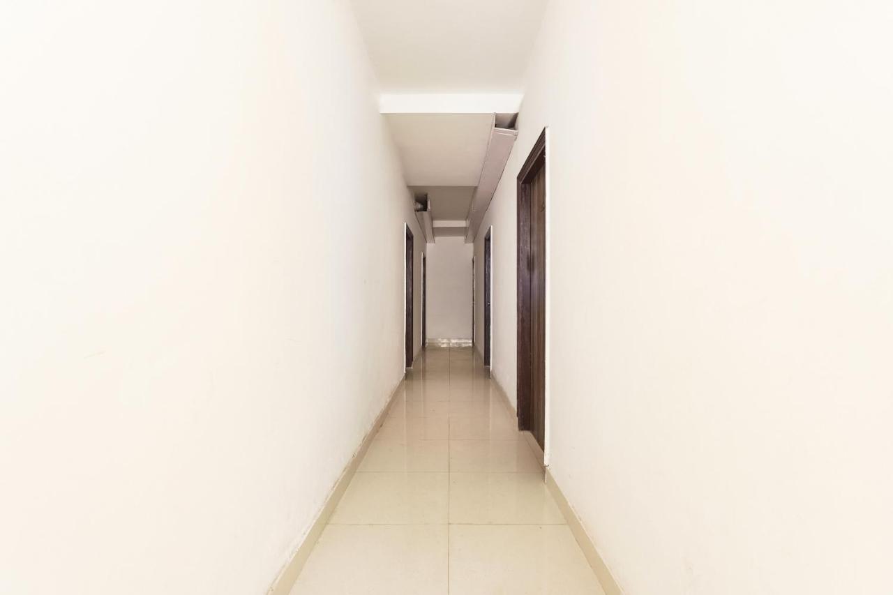 Hotel Oyo Flagship 76030 Ashok Park Metro 3*