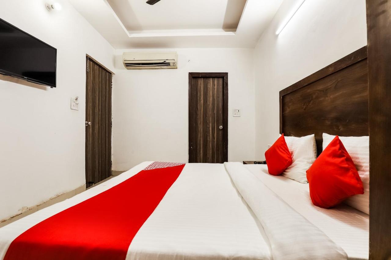 Oyo Flagship 76030 Ashok Park Metro Hotel