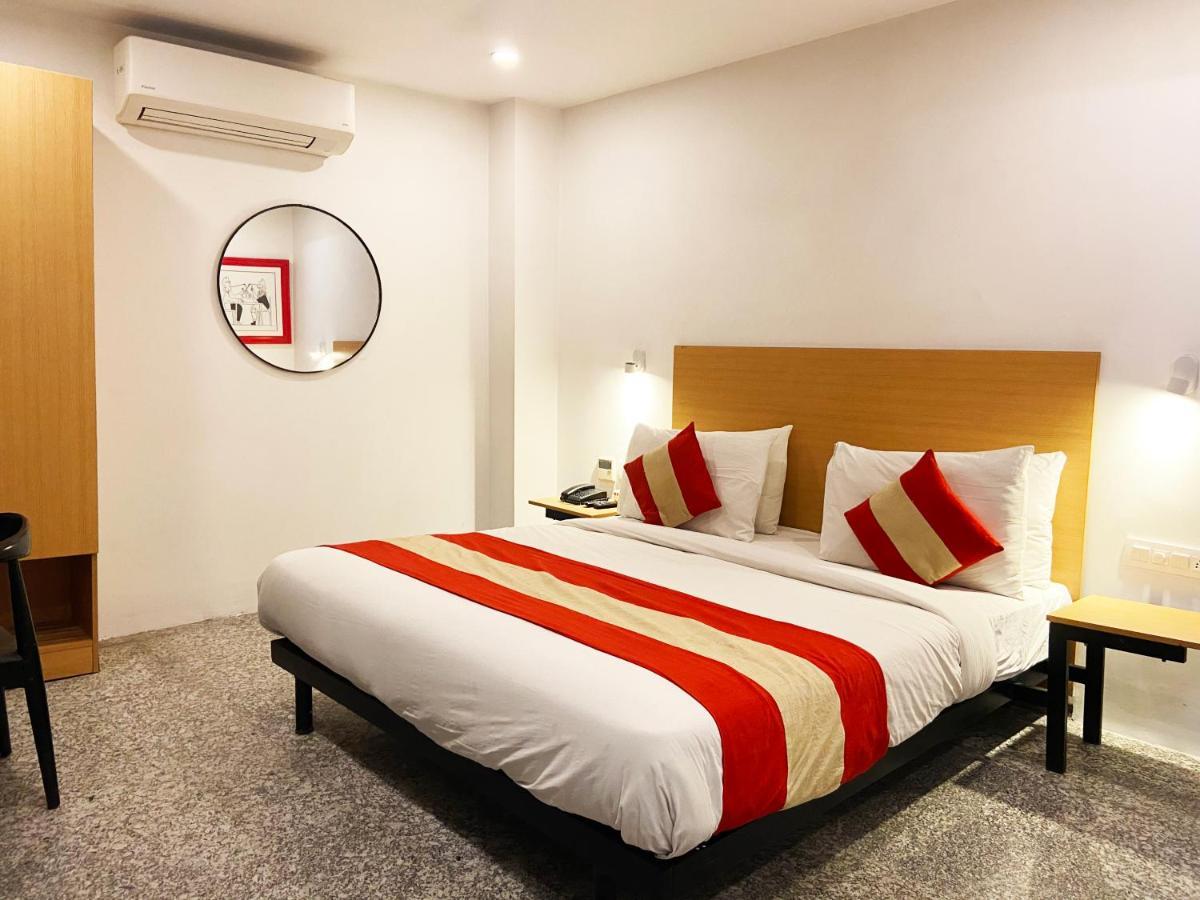 Golden Saffron By Qotel-punjabi Bagh Hotel Nova Deli