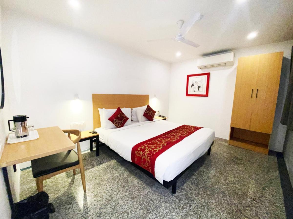 Golden Saffron By Qotel-punjabi Bagh Hotel Nova Deli