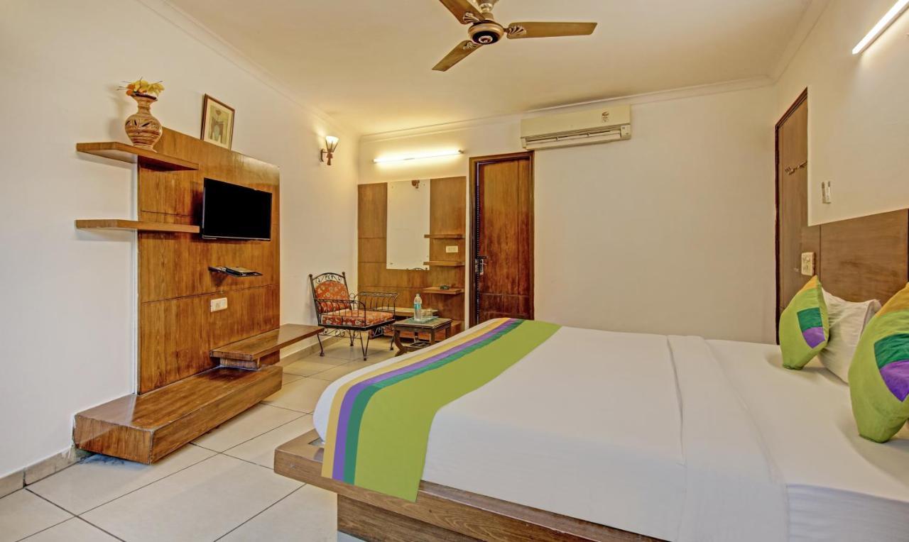 Treebo Trend Le Grand Pahar Ganj Hotel