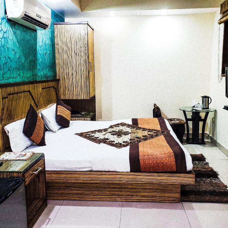 Hotel Shivdev International, Near Railway Station 3*