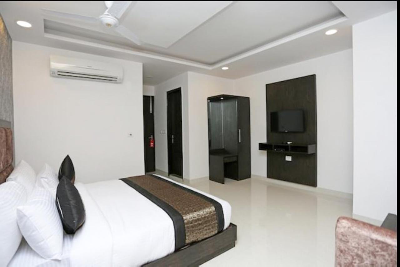 Hotel Grand Belwood Near Delhi Airport