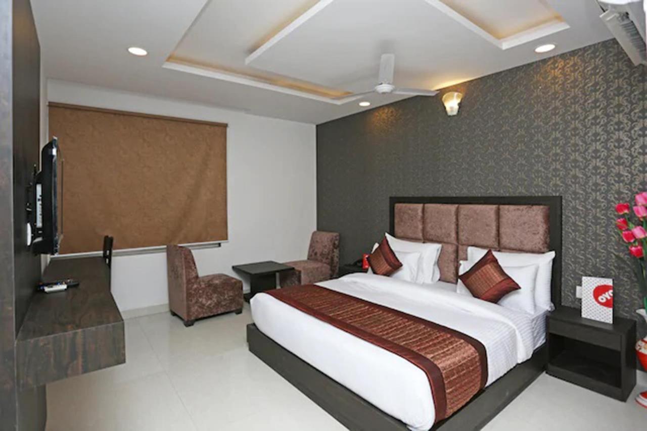 Grand Belwood Near Delhi Airport 3*