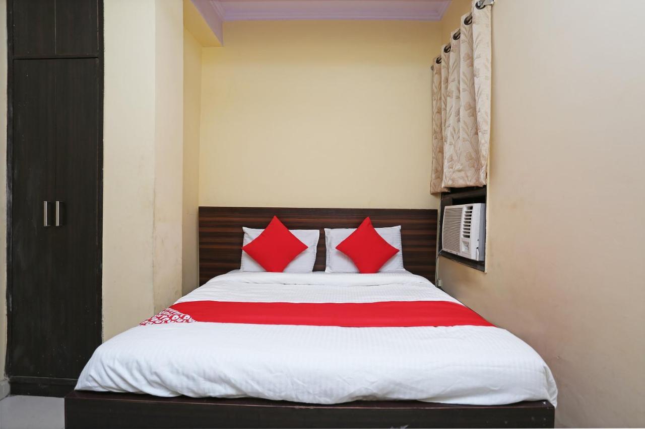 Oyo 37262 Akash New Delhi