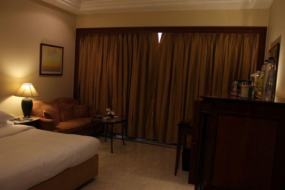 The Hans, Hotel
