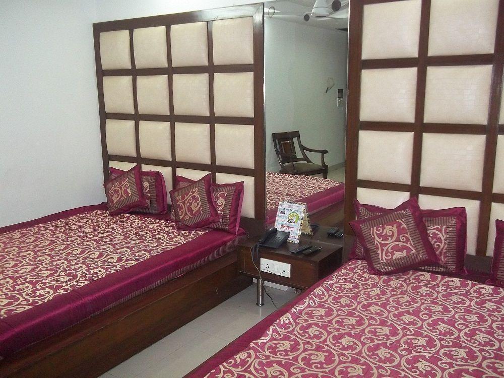 Mohan International Hotel 3*