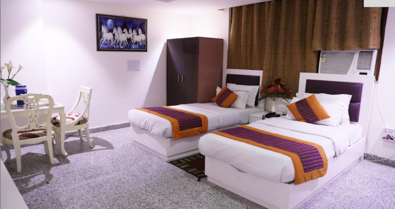 Hotel Airport The Paramont New Delhi