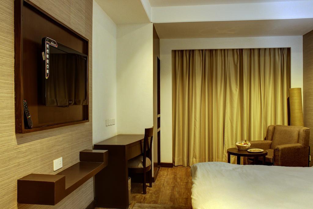 Hotel Aavaa Surya Continental New Delhi
